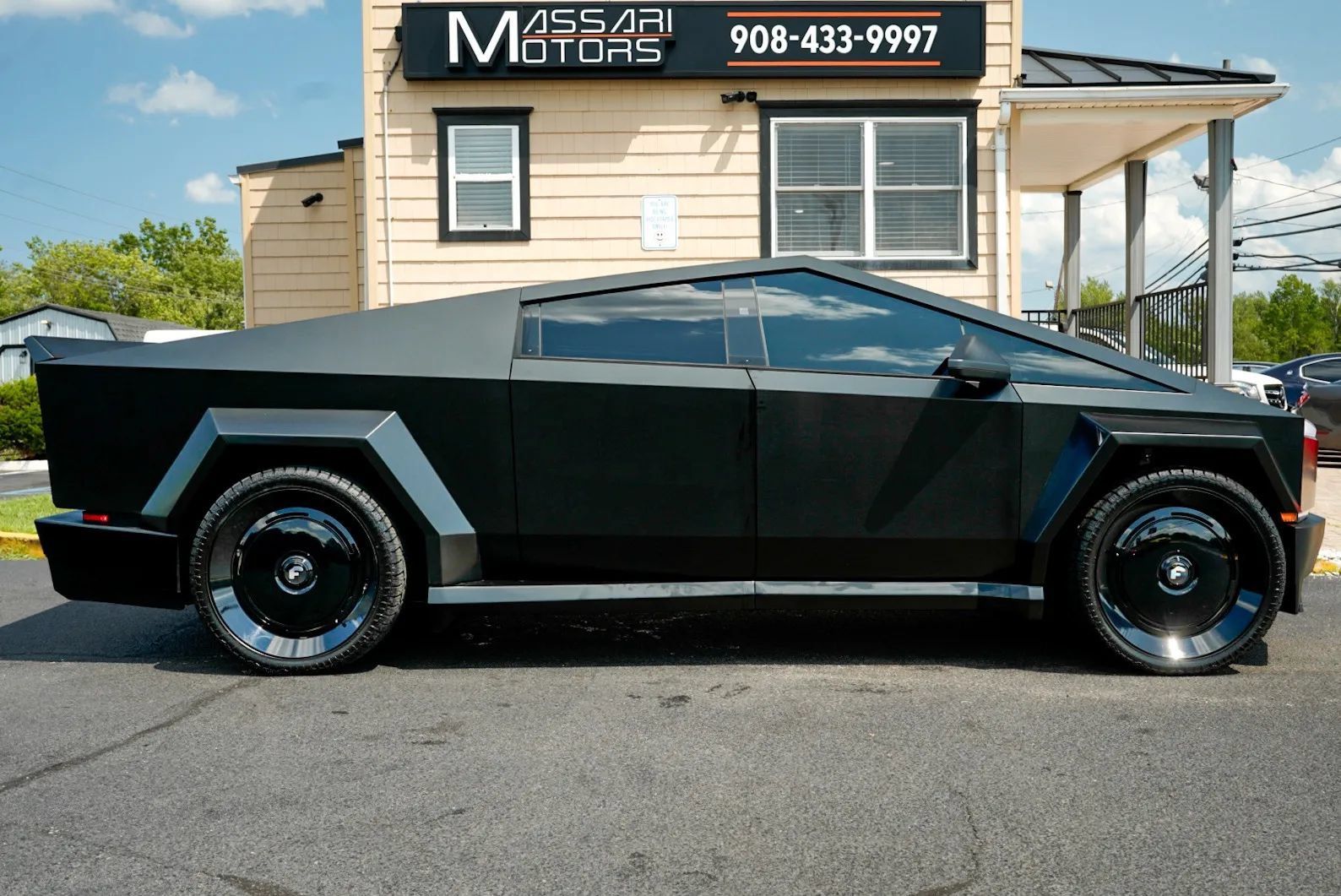 Used 2024 Tesla Cybertruck AWD Crew Cab image 4