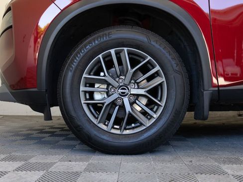 Used 2023 Nissan Rogue S image 9