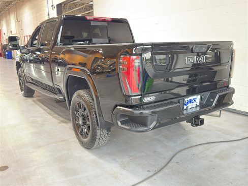 Used 2024 GMC Sierra 2500 AT4 w/ AT4 Premium Plus Package AWD/4WD image 3