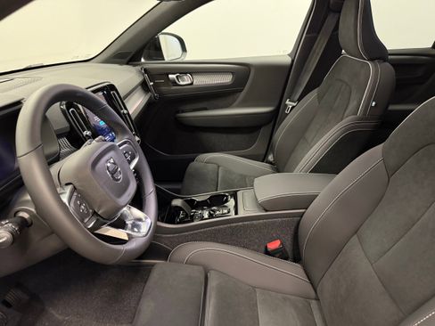 New 2026 Volvo XC40 B5 Ultra w/ Protection Package Premier image 15