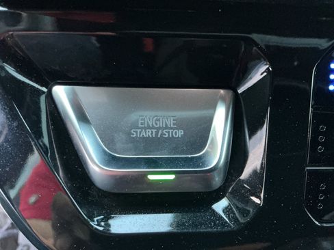 Used 2025 GMC Sierra 1500 AT4 w/ Technology Package AWD/4WD image 30