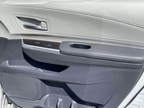 Used 2022 Toyota Sienna XLE w/ XLE Plus Package FWD image 35
