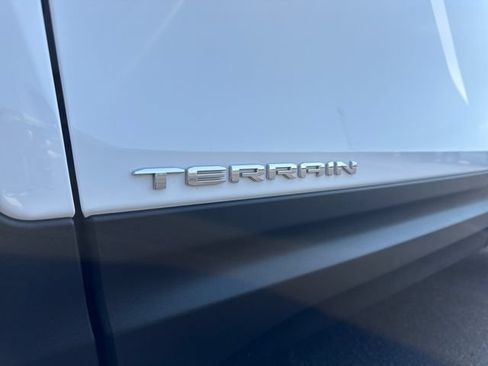 Used 2024 GMC Terrain SLT AWD/4WD image 32