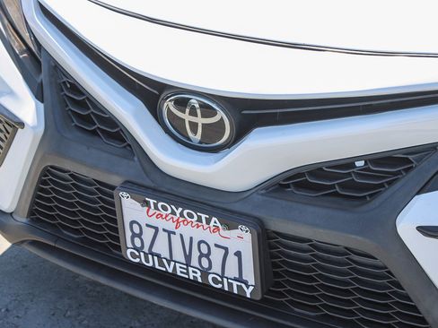 Certified 2022 Toyota Camry SE image 6