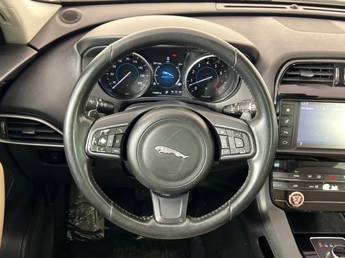 Used 2017 Jaguar F-PACE Premium image 7