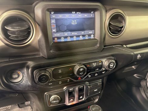 Used 2021 Jeep Wrangler Sport image 17