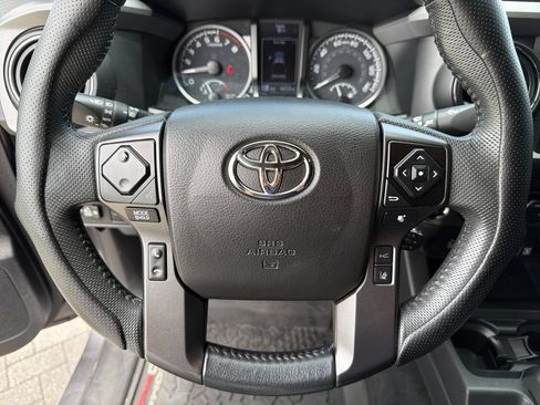 Used 2022 Toyota Tacoma TRD Pro AWD/4WD image 33