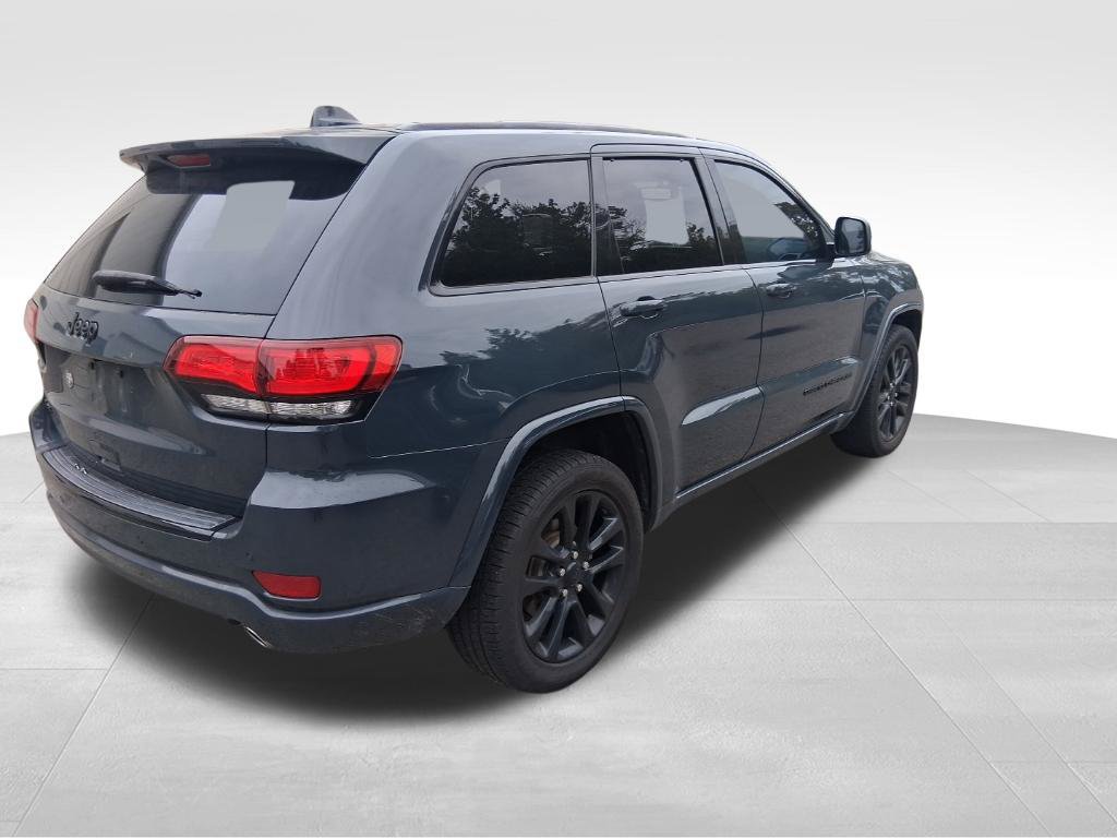 Used 2018 Jeep Grand Cherokee Altitude AWD/4WD image 5