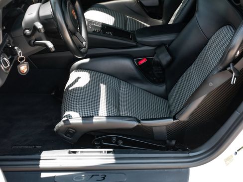 Used 2018 Porsche 911 GT3 RWD image 12