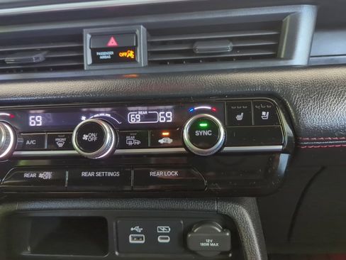 Used 2025 Honda Pilot Black Edition image 24