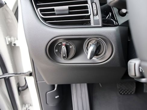 New 2026 Porsche Macan image 33