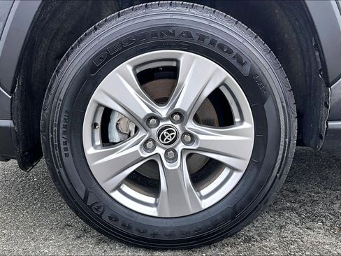 Used 2025 Toyota RAV4 XLE AWD/4WD image 7