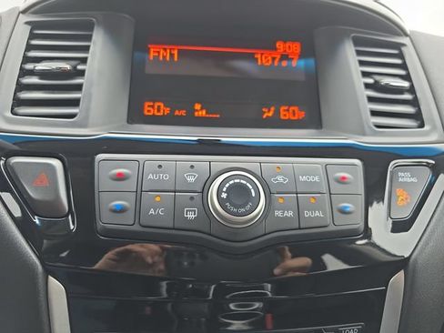 Used 2015 Nissan Pathfinder S AWD/4WD image 25
