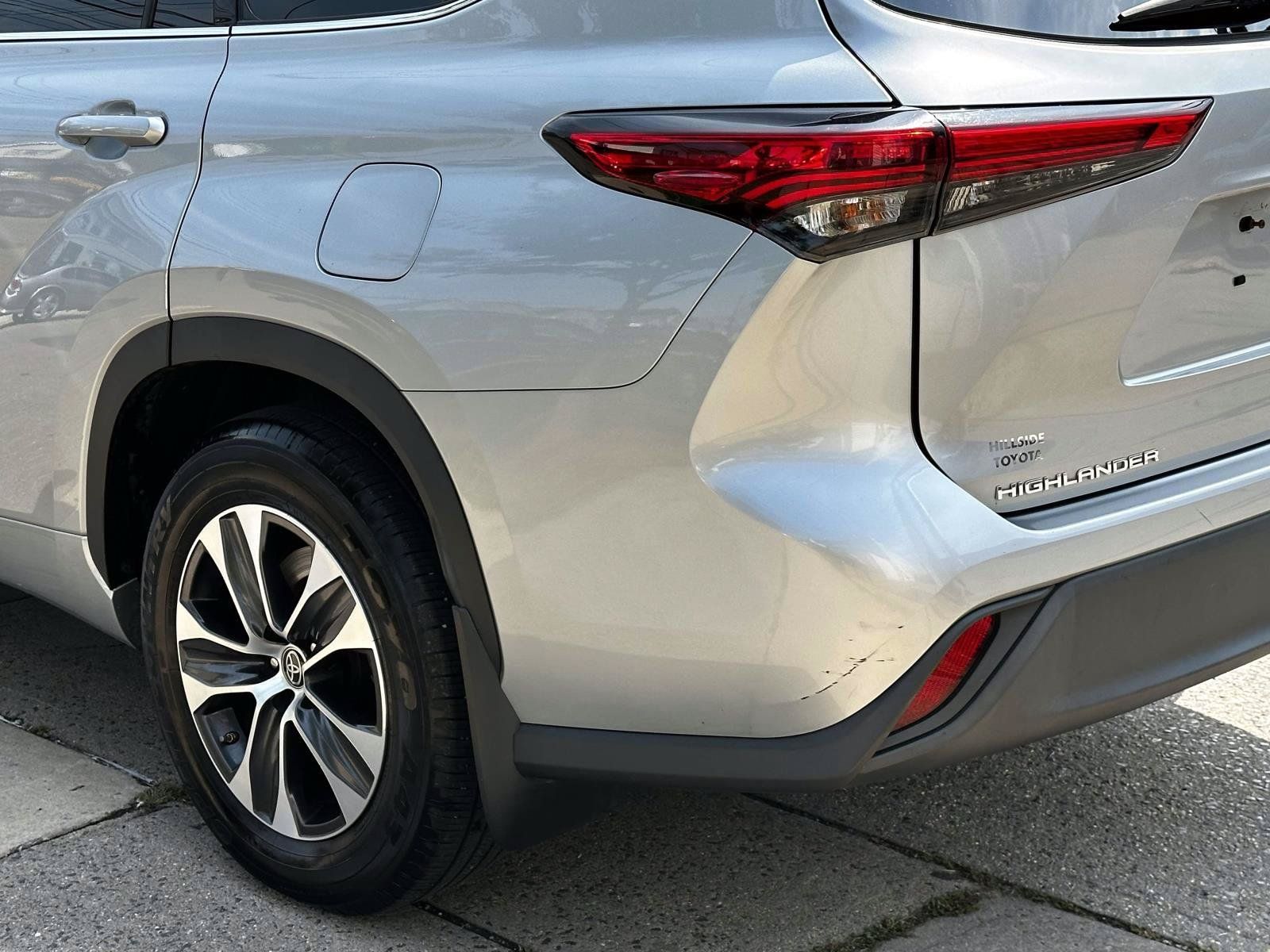 Certified 2021 Toyota Highlander XLE AWD/4WD image 11