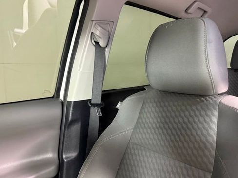 Used 2021 Toyota Tacoma SR5 RWD image 18