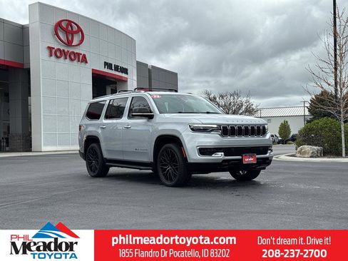 Used 2023 Jeep Wagoneer 4WD image 1