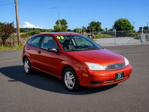 Used 2005 Ford Focus SE FWD image 1