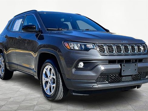 Used 2024 Jeep Compass Latitude image 12