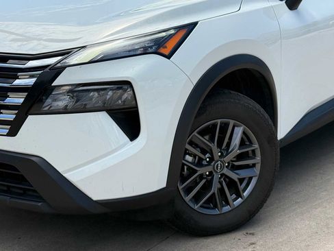 Used 2024 Nissan Rogue S FWD image 4