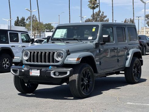 Used 2024 Jeep Wrangler Sahara image 6