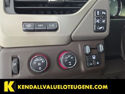 Used 2015 GMC Yukon XL Denali w/ Premium Package image 16