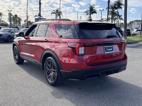 Used 2025 Ford Explorer ST-Line w/ Premium Package image 10