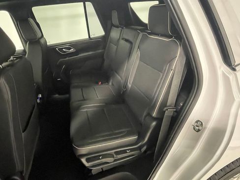 Used 2023 GMC Yukon SLT w/ SLT Premium Package image 25