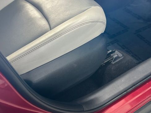 Used 2020 Toyota RAV4 XLE Premium image 35