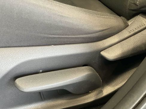 Used 2021 Toyota RAV4 LE AWD/4WD image 15