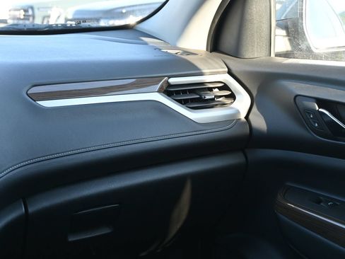 Used 2023 GMC Acadia SLE w/ Driver Convenience Package FWD image 8