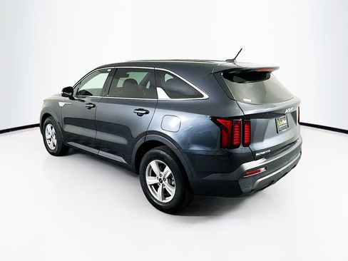 Used 2023 Kia Sorento LX image 5