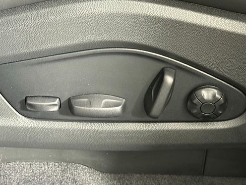 New 2025 Porsche Macan 4 Electric image 29