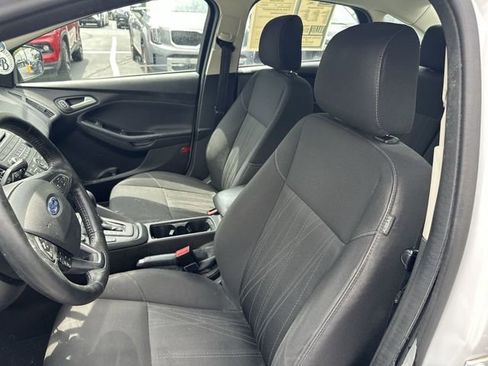 Used 2017 Ford Focus SE FWD image 16