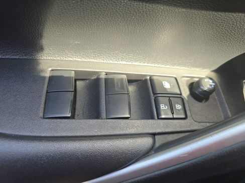 Used 2025 Toyota Corolla Cross XLE FWD image 24