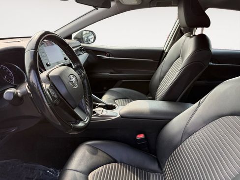 Used 2022 Toyota Camry SE FWD image 9