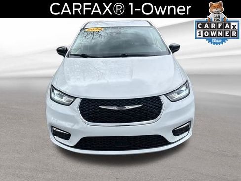 Used 2024 Chrysler Pacifica Touring-L image 2