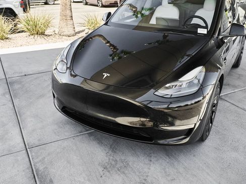 Used 2023 Tesla Model Y Long Range AWD/4WD image 5