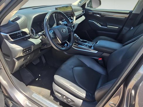 Used 2021 Toyota Highlander Limited AWD/4WD image 16