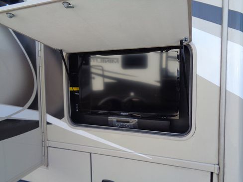 Used 2018 Mercedes-Benz Sprinter 3500 image 12