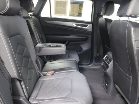 Used 2024 Volkswagen Atlas Cross Sport SE AWD/4WD image 29