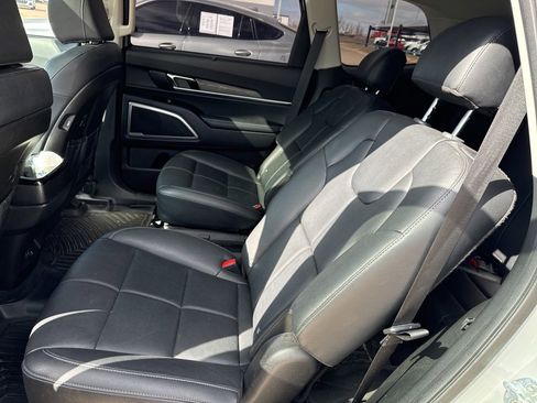 Used 2022 Kia Telluride EX w/ EX Premium Package image 7