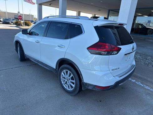 Used 2017 Nissan Rogue SV image 8