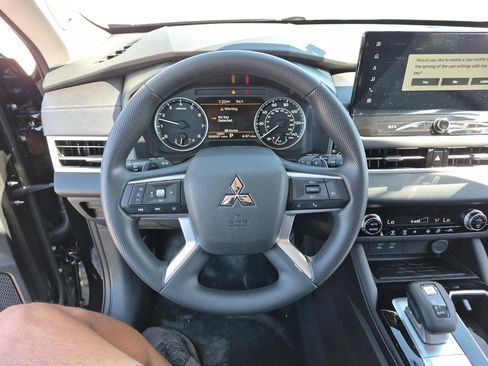 New 2026 Mitsubishi Outlander ES FWD image 20