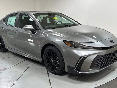 New 2026 Toyota Camry SE image 3