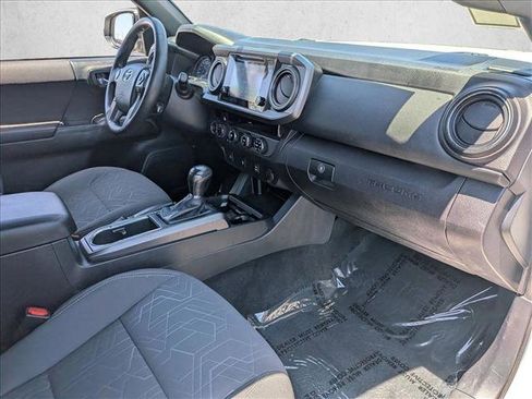 Used 2017 Toyota Tacoma TRD Off-Road w/ Tow Package (A/T) AWD/4WD image 26