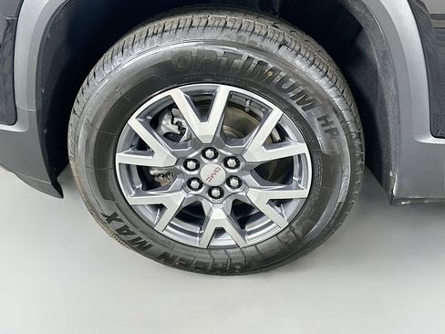 Used 2023 GMC Acadia SLT image 31