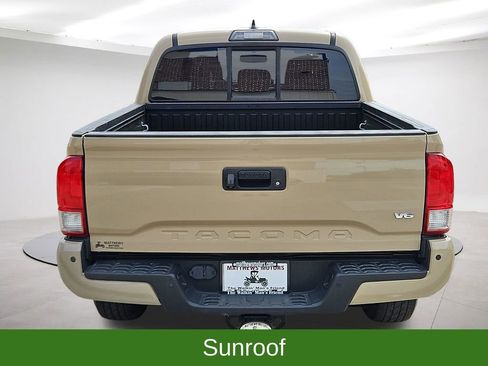 Used 2016 Toyota Tacoma TRD Off-Road w/ Premium & Technology Package AWD/4WD image 6