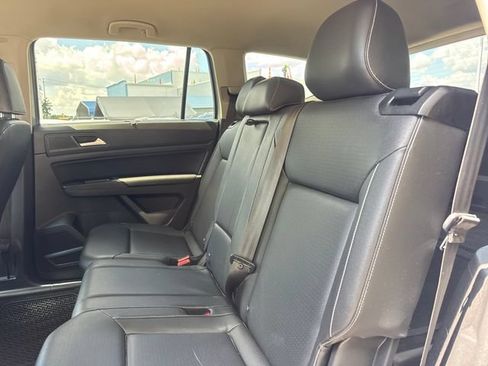 Used 2021 Volkswagen Atlas SE w/ Towing Package FWD image 11