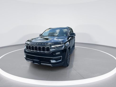 Used 2022 Jeep Wagoneer Series III AWD/4WD image 6
