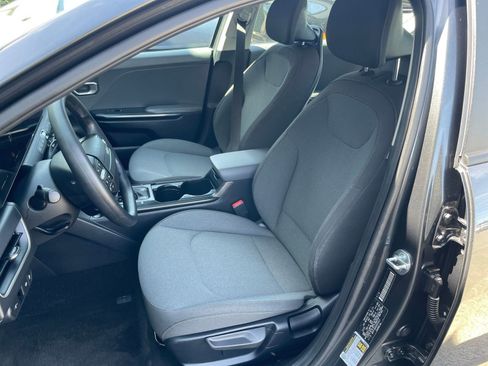 Used 2025 Kia K4 LXS image 36